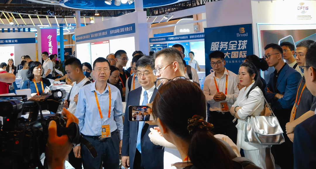 客户参观博大国际展会